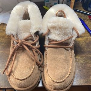 Women’s Uggs size 7